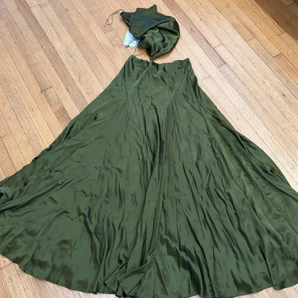 New Reformation Sera Silk Two Piece Set - Picture 13 of 17